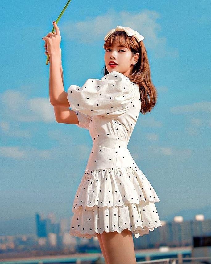 Mini dress Lisa BLACKPINK (instagram.com/lisablackspink)