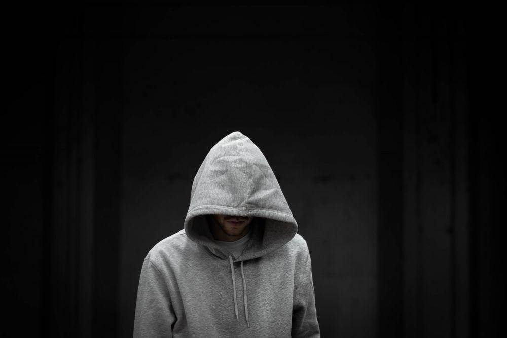 ilustrasi pria misterius (unsplash.com/Jeremy Weber)