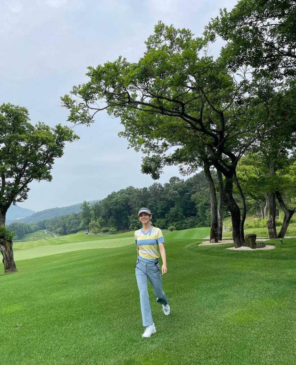 Outfit sporty Hyoyeon SNSD (instagram.com/hyoyeon_x_x)