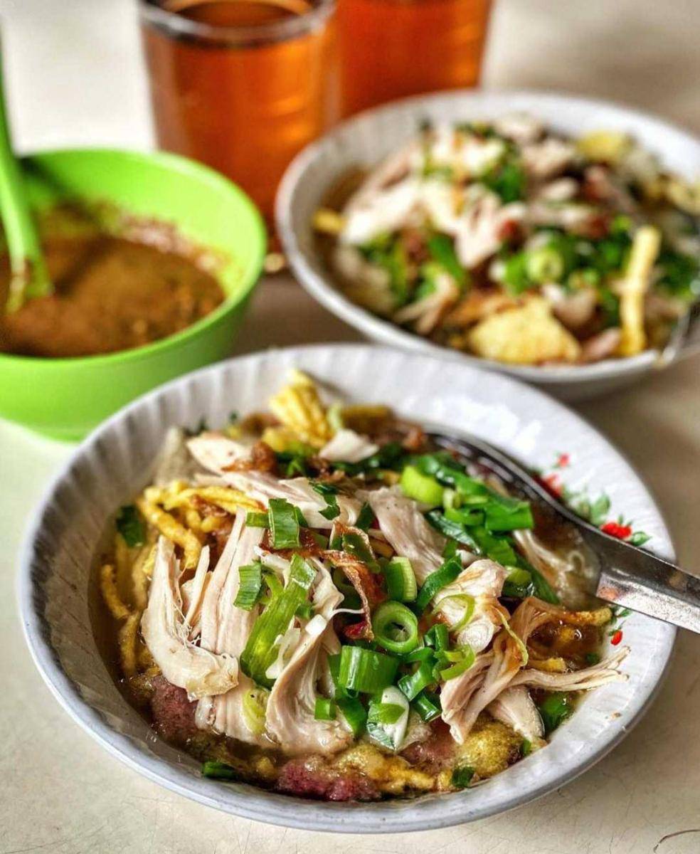 Soto Ayam Jalan Bank (instagram.com/gedeinperut)