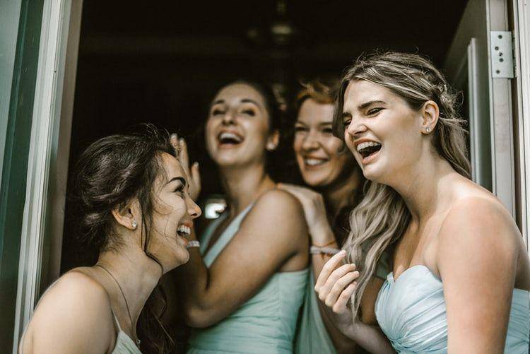 ilustrasi pendamping pengantin (unsplash.com/Genessa Panainte)
