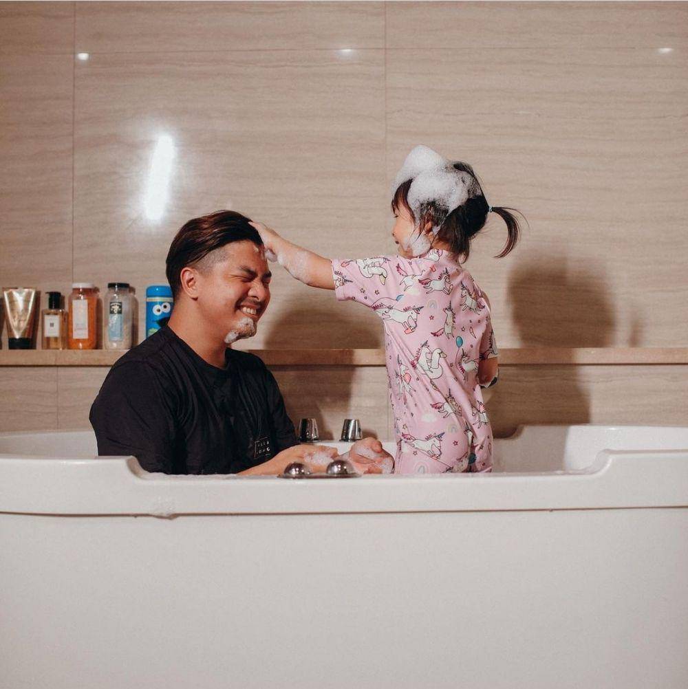 potret Glenn Alinskie dan buah hati (instagram.com/chelseaoliviaa)