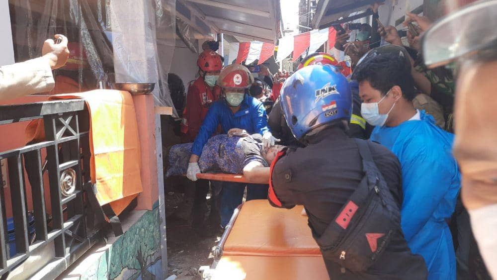Lantai 2 Rumah di Tambaksari Runtuh, Satu Penghuni Tewas