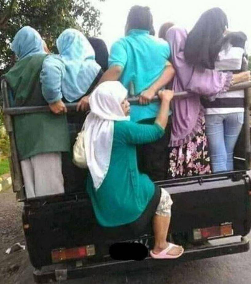 emak-emak kumpul (Instagram.com/receh.id)