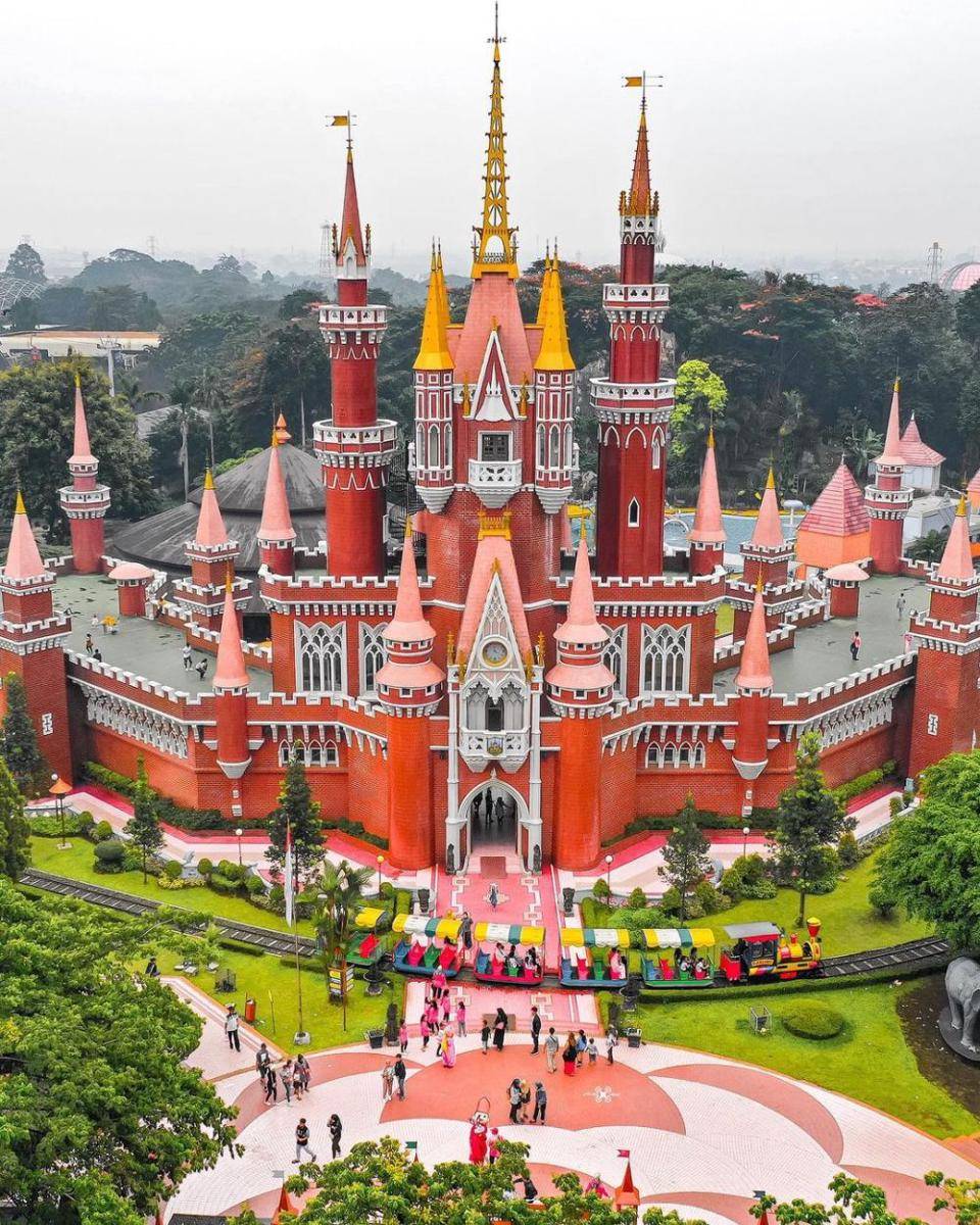Istana Anak-anak Indonesia, Taman Mini Indonesia Indah Jakarta (instagram.com/alivikry)