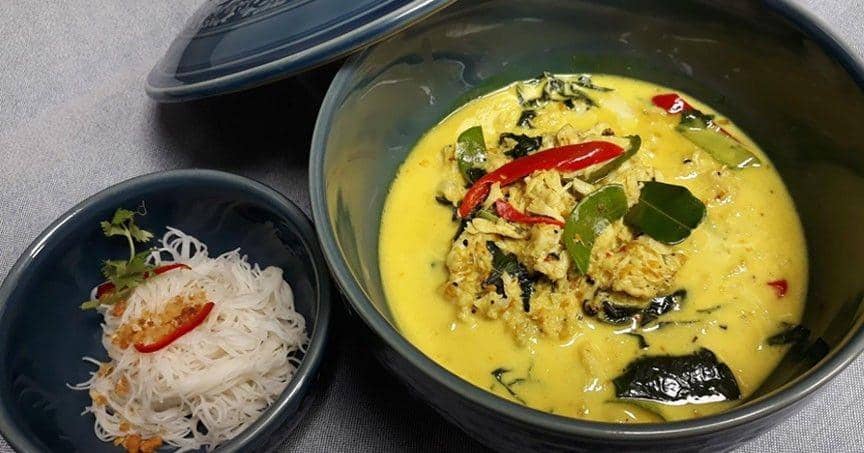 Ilustrasi thai yellow crab curry with vermicelli noodles (wheretoeat-phuket.com)