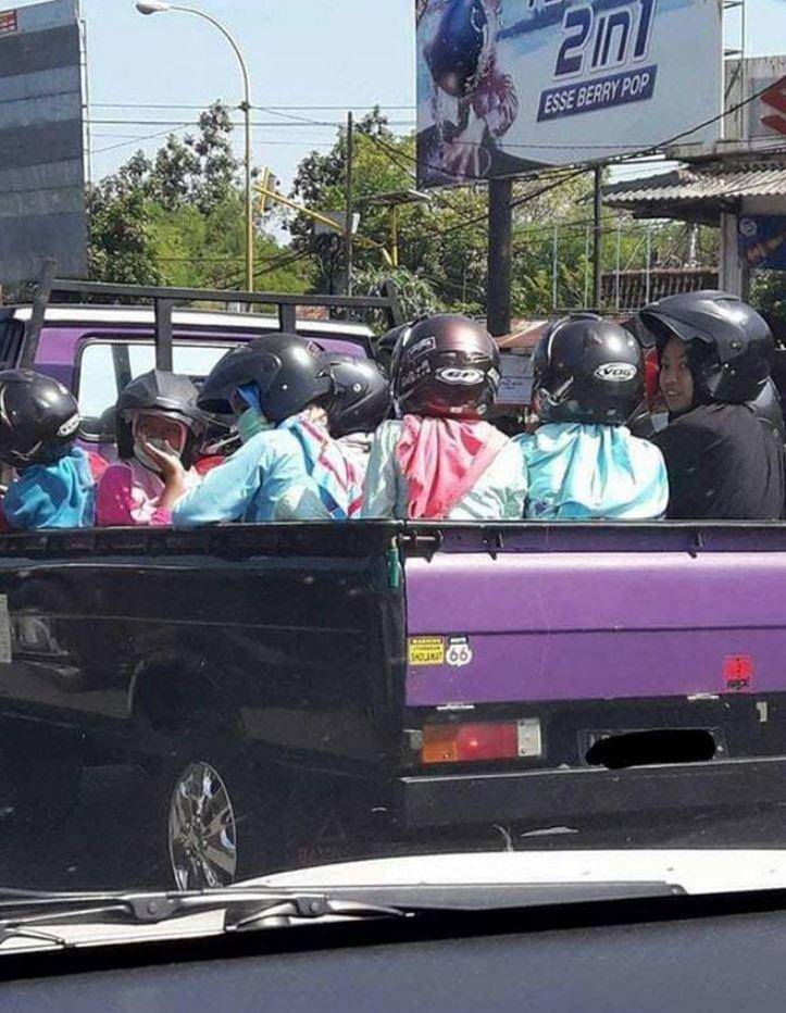 emak-emak kumpul (1cak.com)