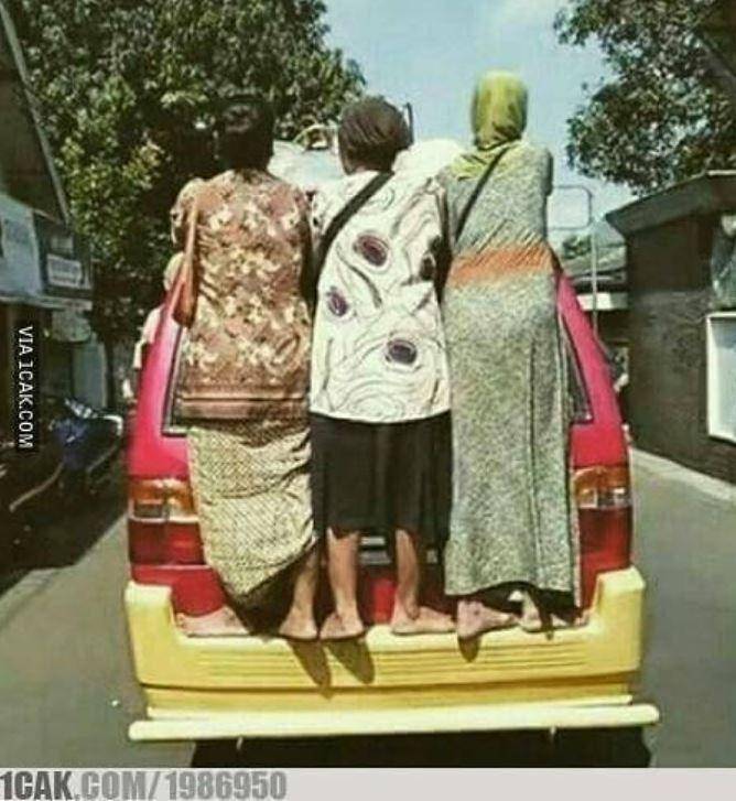 emak-emak kumpul (1cak.com)
