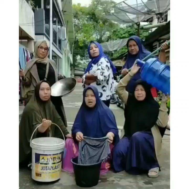 emak-emak kumpul (Instagram.com/receh.id)