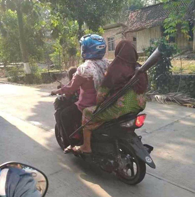 emak-emak kumpul (Instagram.com/receh.id)