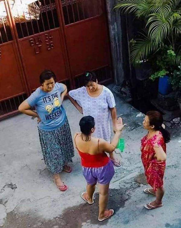 emak-emak kumpul (Instagram.com/receh.id)