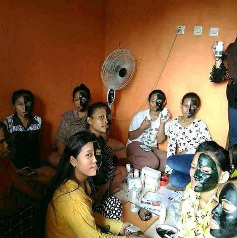emak-emak kumpul (Instagram.com/receh.id)