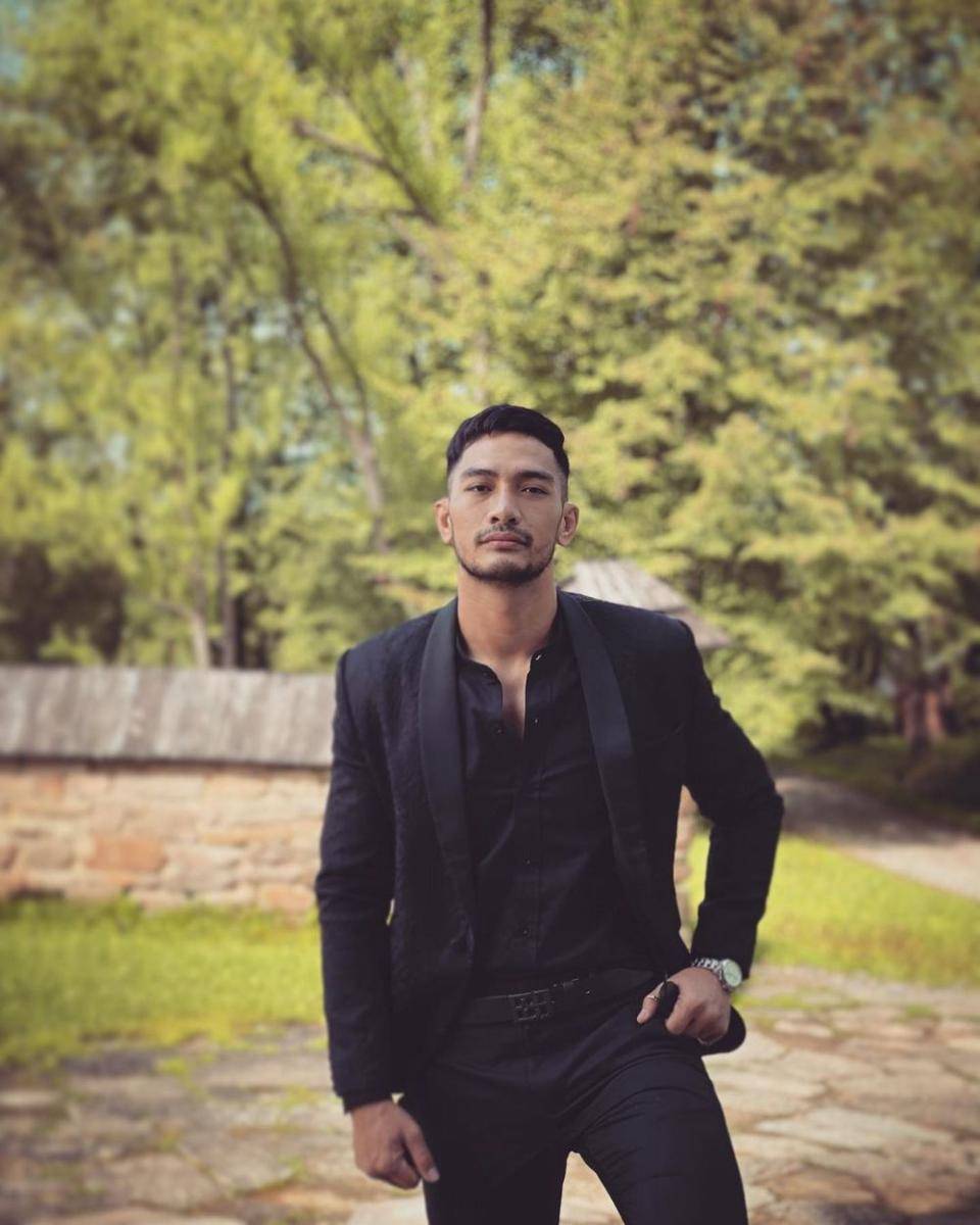 John Adajar (instagram.com/johnadajar)
