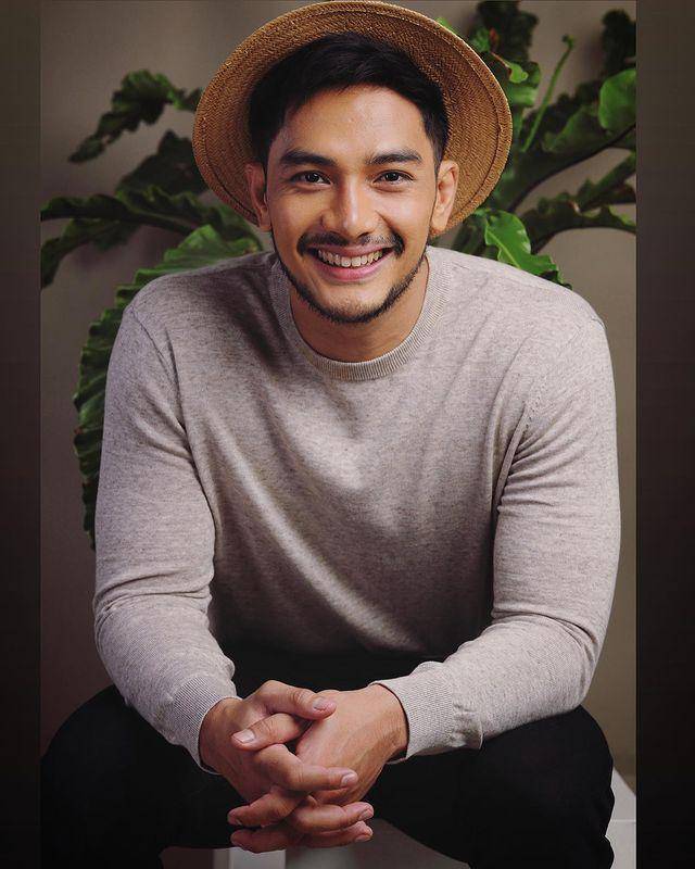 John Adajar (instagram.com/johnadajar)