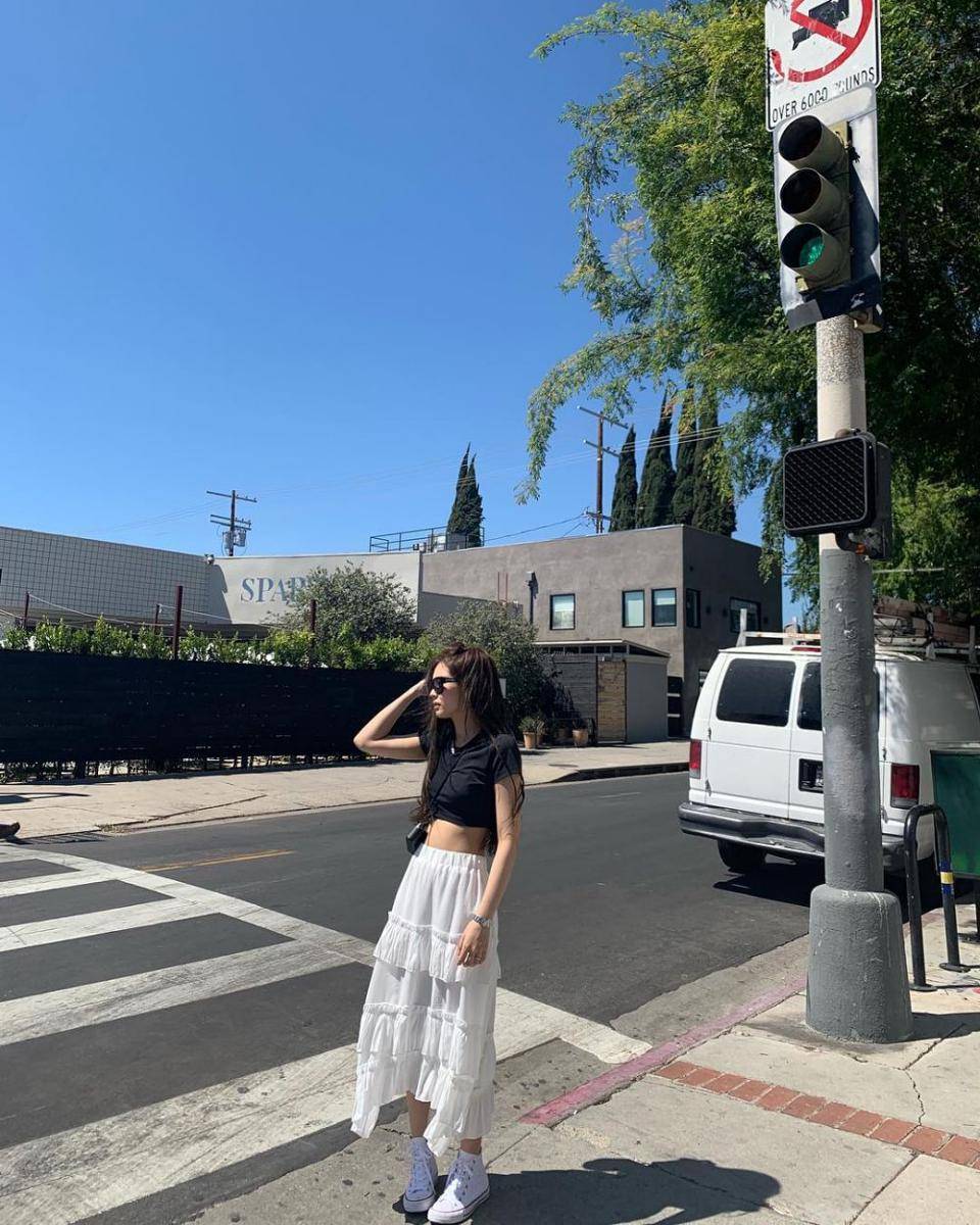 Jennie’s fashion street style (Instagram.com/jennierubyjane)