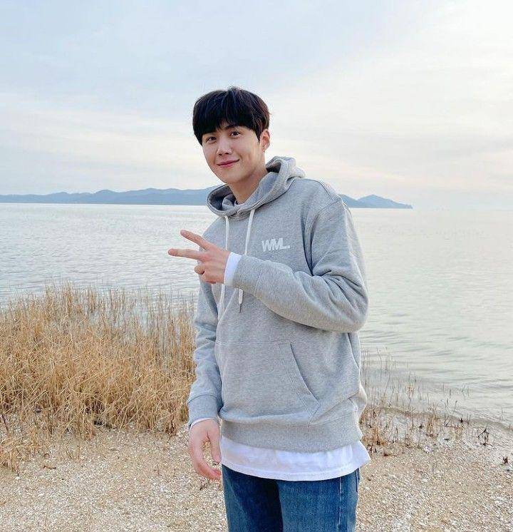 Kim Seon Ho (instagram.com/seonho__kim)