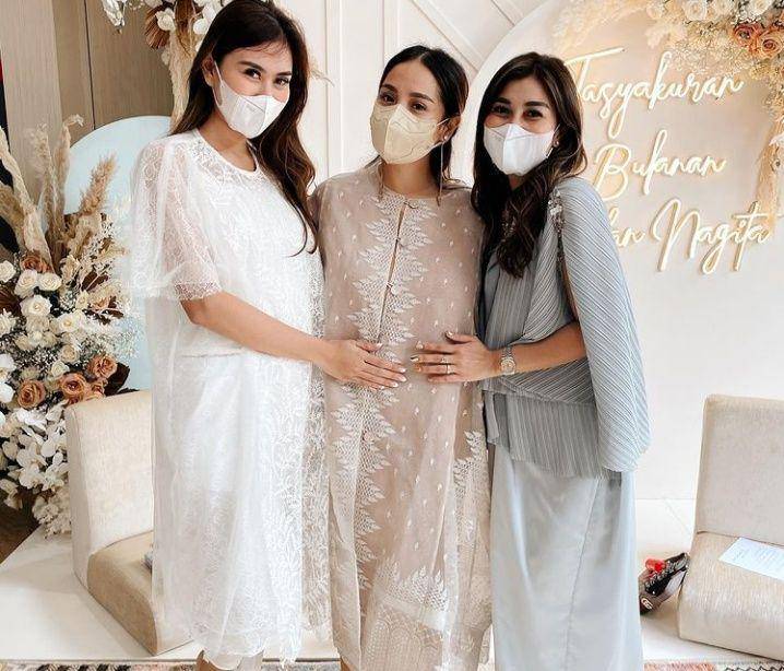 Nagita dan kedua iparnya (instagram.com/syahnazs)