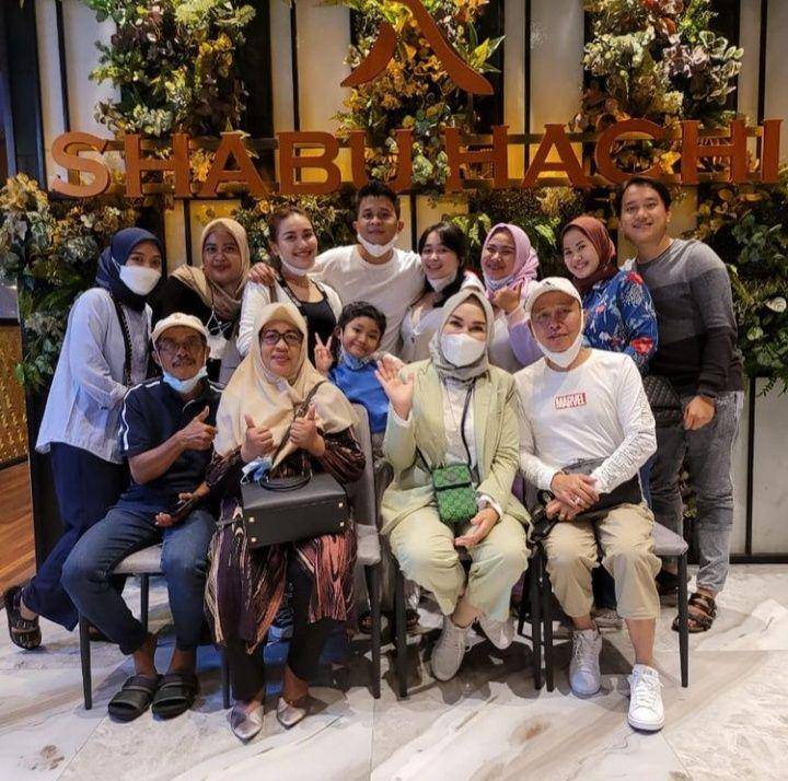 Ayu Ting Ting dan Keluarga (instagram.com/ayutingting92)