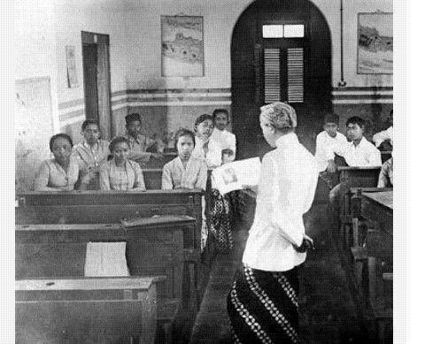 pendidikan Indonesia di zaman kuno (sumber: colonialarchietecture.eu)