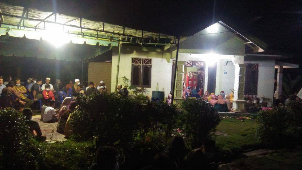 Suasana rumah duka Rina Diastari, petinju Sumut asal Langkat yang meninggal (Dok.IDN Times/istimewa)
