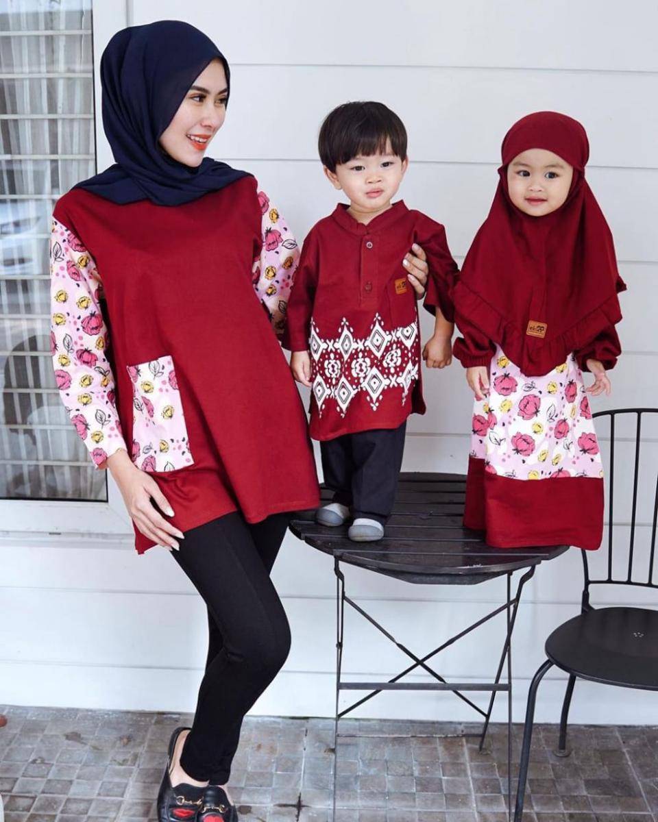 Zayn dan Zunaira pakai baju kembaran. (instagram.com/syahnazs)