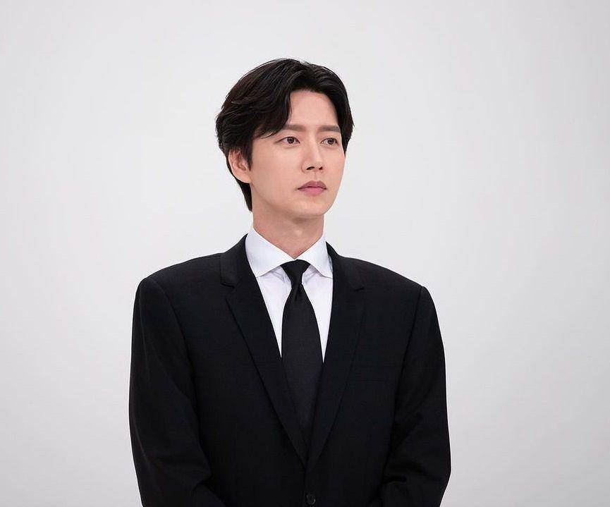 Park Hae Jin (instagram.com/mountain_movement)