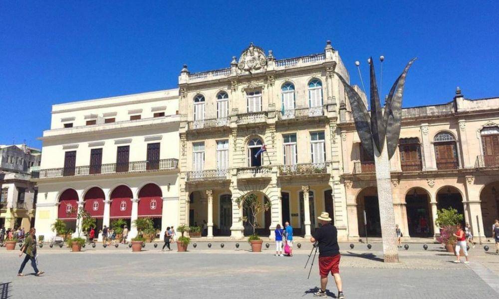 Plaza Vieja (instagram.com/rostovatravel)