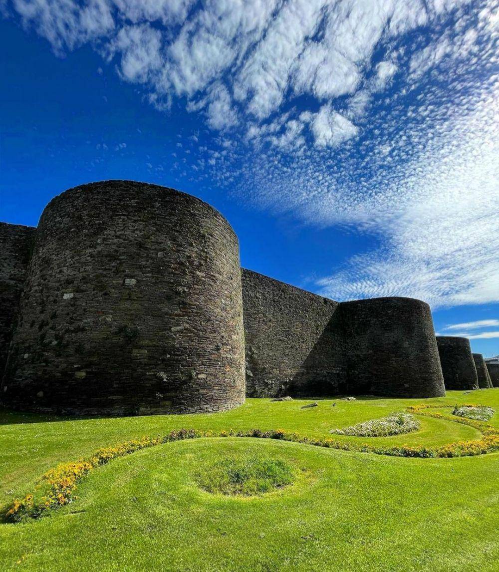 The Roman Wall of Lugo (instagram.com/caminantedelplaneta)