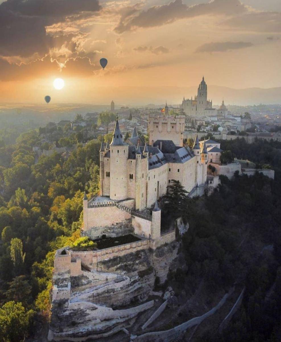 Alcazar of Segovia (instagram.com/castlesofspain)
