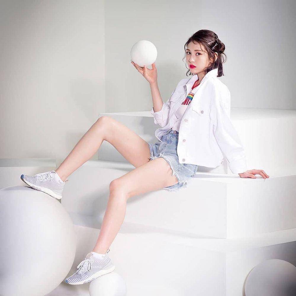 Outer Jeon Somi (instagram.com/somi_lover)