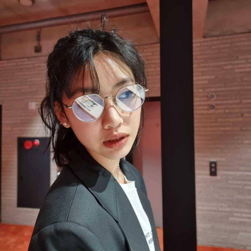 Jung Ho Yeon (instagram.com/hoooooyeony)