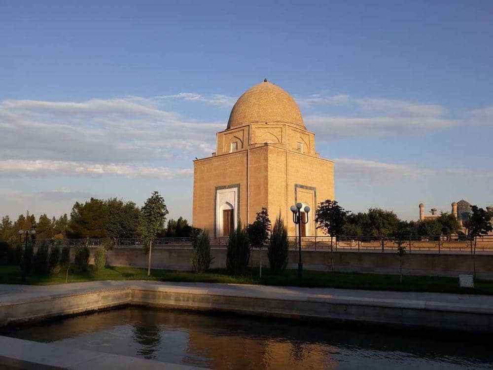 Rukhobod Mausoleum (instagram.com/beautifulnature_27)
