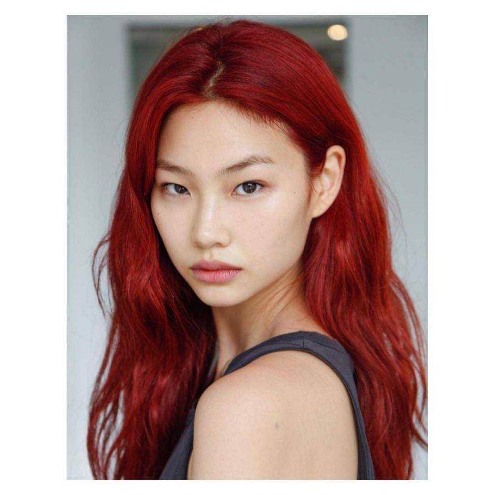 Jung Ho Yeon (instagram.com/hoooooyeony)