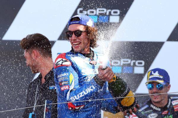 Alex Rins menang pada GP Inggris musim 2019 (efe.com)