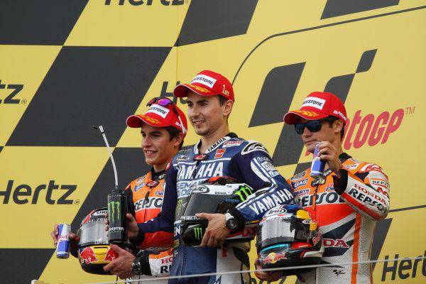 Jorge Lorenzo menang pada GP Inggris 2013 (motorsportimages.com)