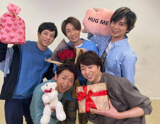 Arashi (instagram.com/arashi_5_official)