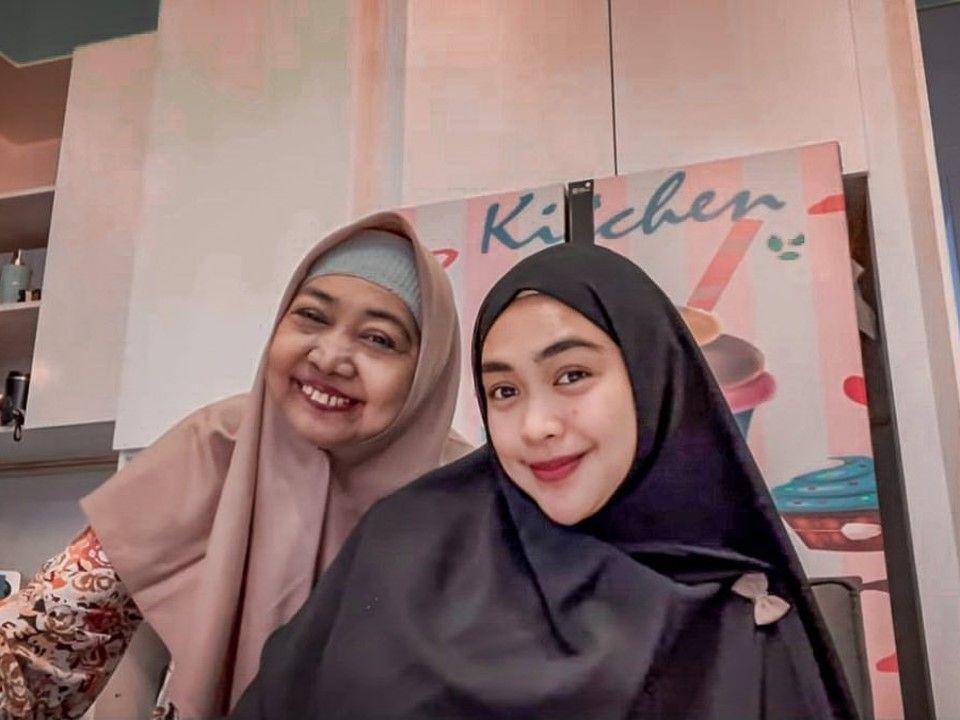 Ria Ricis dan ibu (instagram.com/riaricis1795)