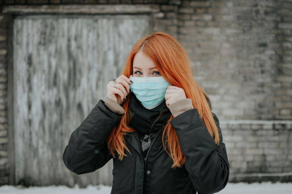 ilustrasi memakai masker (unsplash.com/Pille R. Priske)