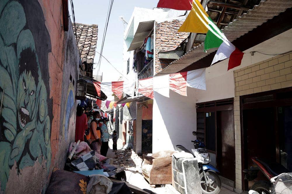 Rumah itu ambruk pada Rabu (25/8/2021) diduga akibat usia sehingga material kayu penyangga lantai 2 menjadi lapuk lalu runtuh. Dok. Humas Pemkot Surabaya.