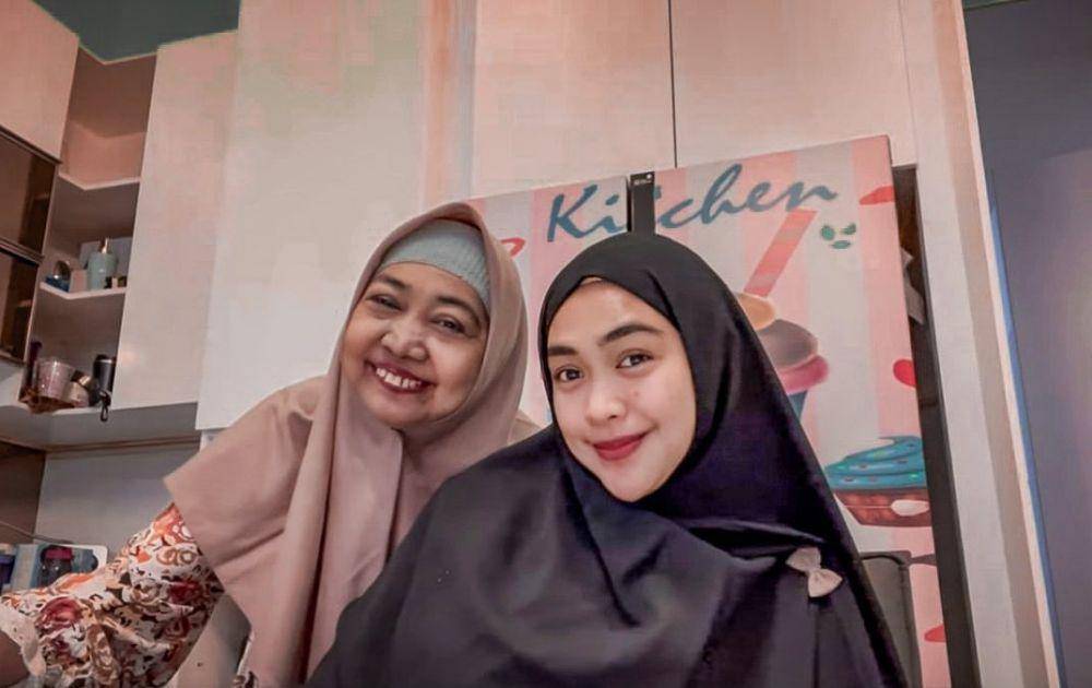Ria Ricis dan ibu (instagram.com/riaricis1795)