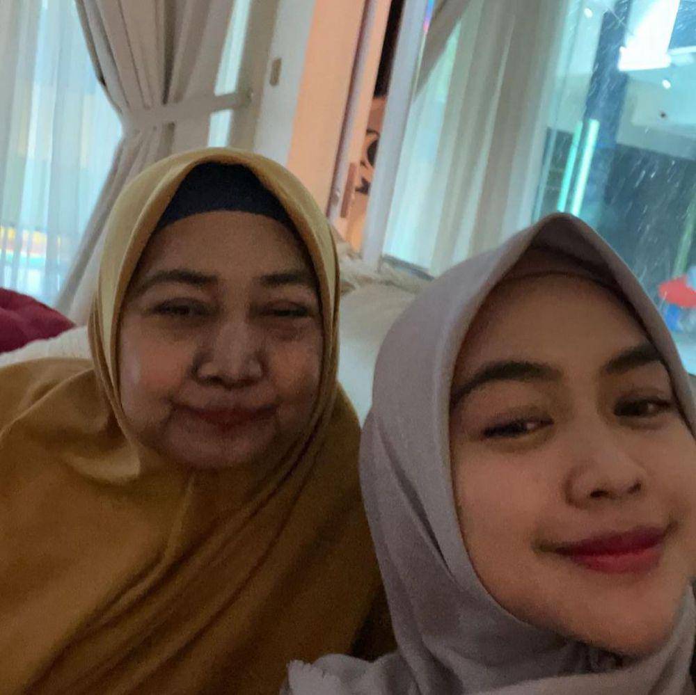 Ria Ricis dan ibu (instagram.com/yunifahlismawati)