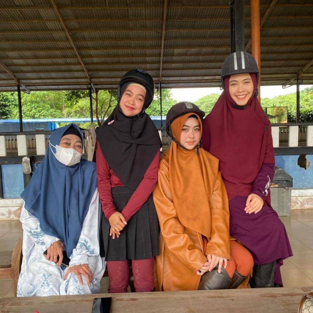Ria Ricis dan ibu (instagram.com/yunifahlismawati)