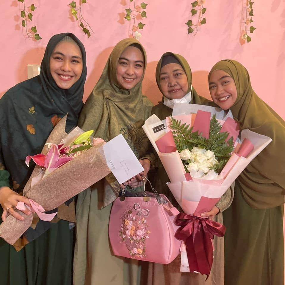 Ria Ricis dan ibu (instagram.com/yunifahlismawati)