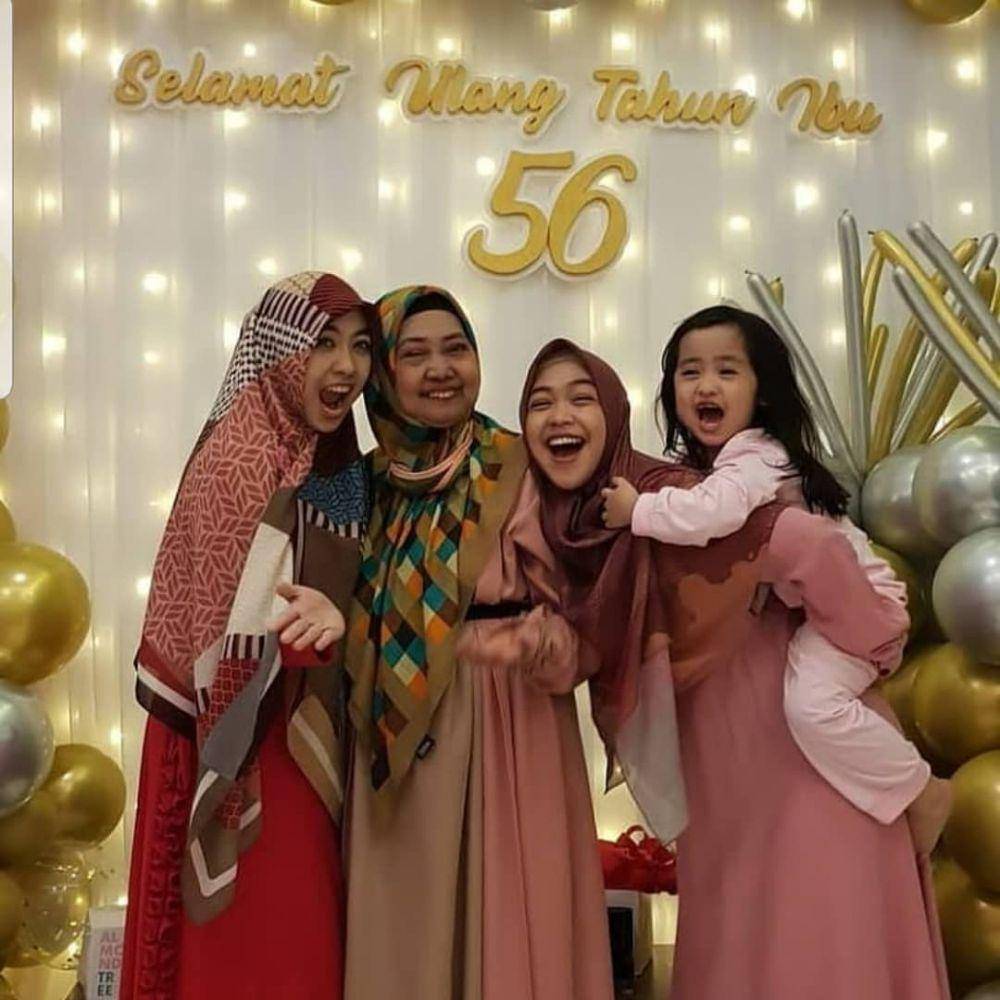 Ria Ricis dan ibu (instagram.com/yunifahlismawati)