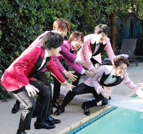 Arashi (instagram.com/arashi_5_official)