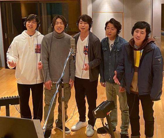Arashi (instagram.com/arashi_5_official)