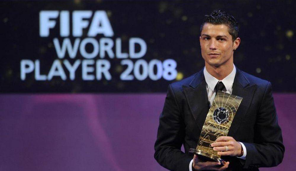 potret Cristiano Ronaldo meraih penghargaan Pemain Terbaik FIFA (reuters.com)