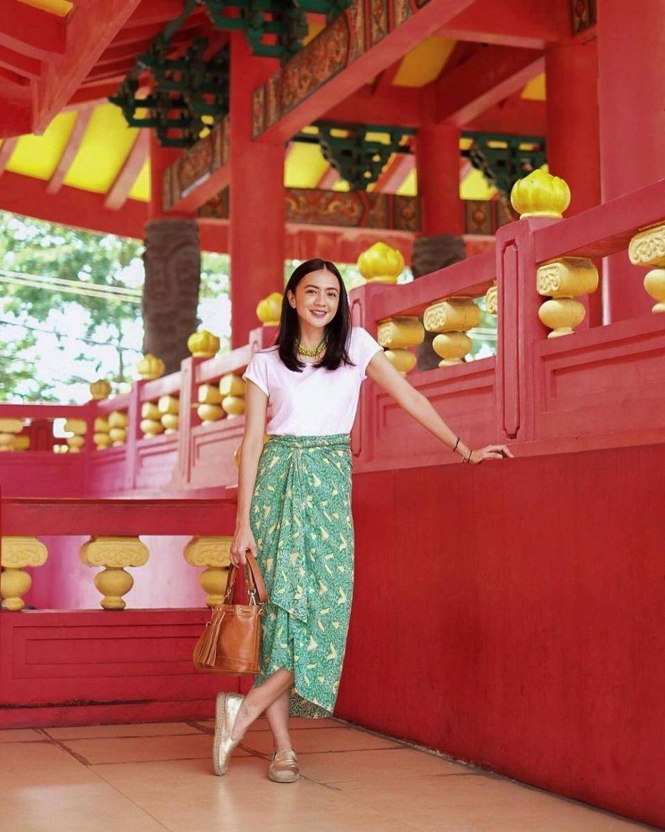 Atasan yang Cocok untuk Rok Batik Panjang (instagram.com/aglaartadila)