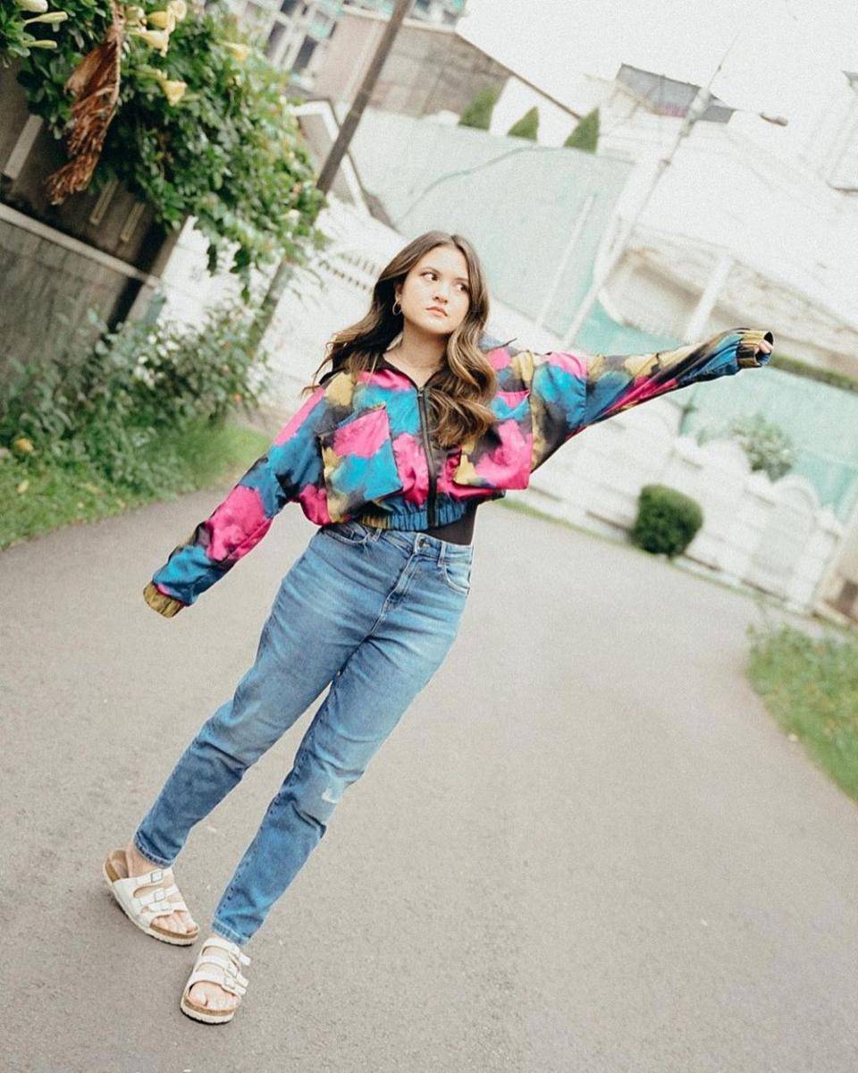 Bawahan celana jeans Marsha Aruan (instagram.com/aruanmarsha)