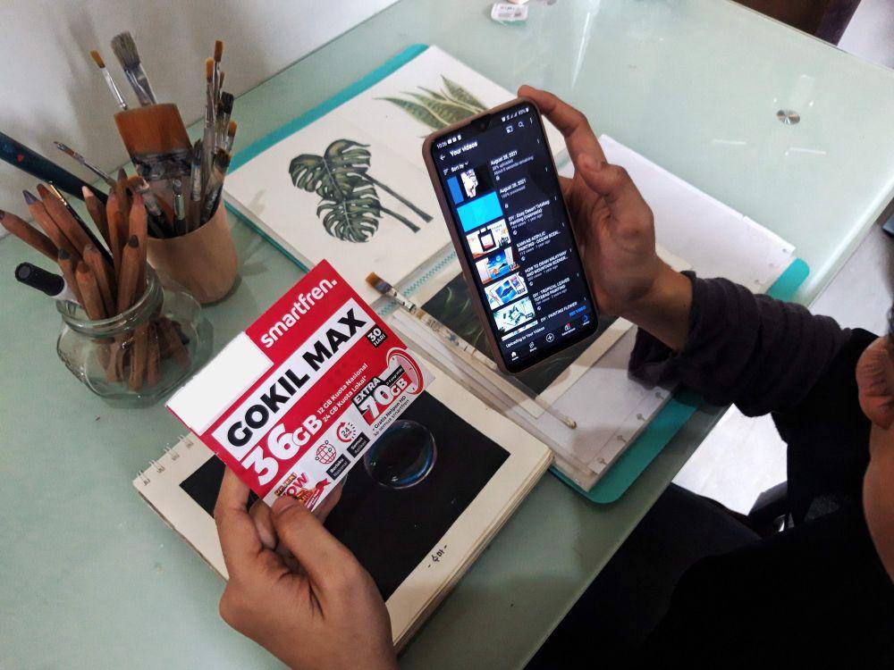 Ilustrasi mengunggah konten dengan Smartfren Gokil Max (dok.pribadi/Nursyamsi K.D)